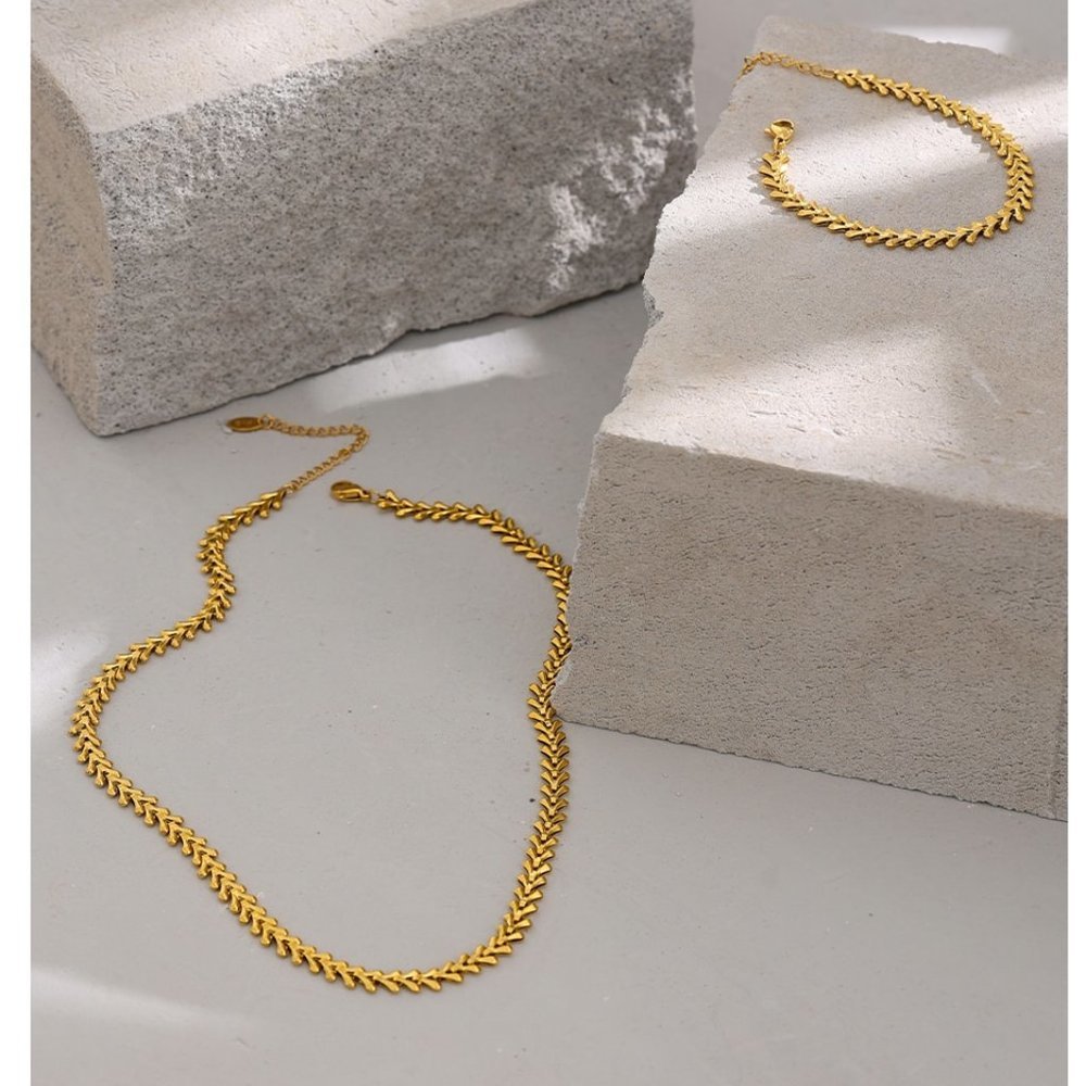 New 18K Gold Plated Fishbone Leaf Link Necklace - Picture 5 of 6